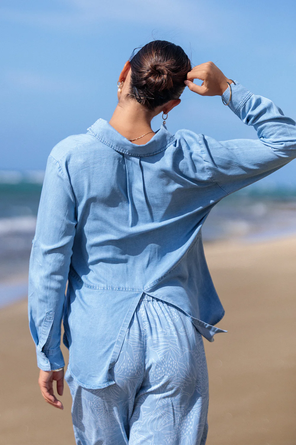 Top Paige - Light Wash Chambray - Image 3